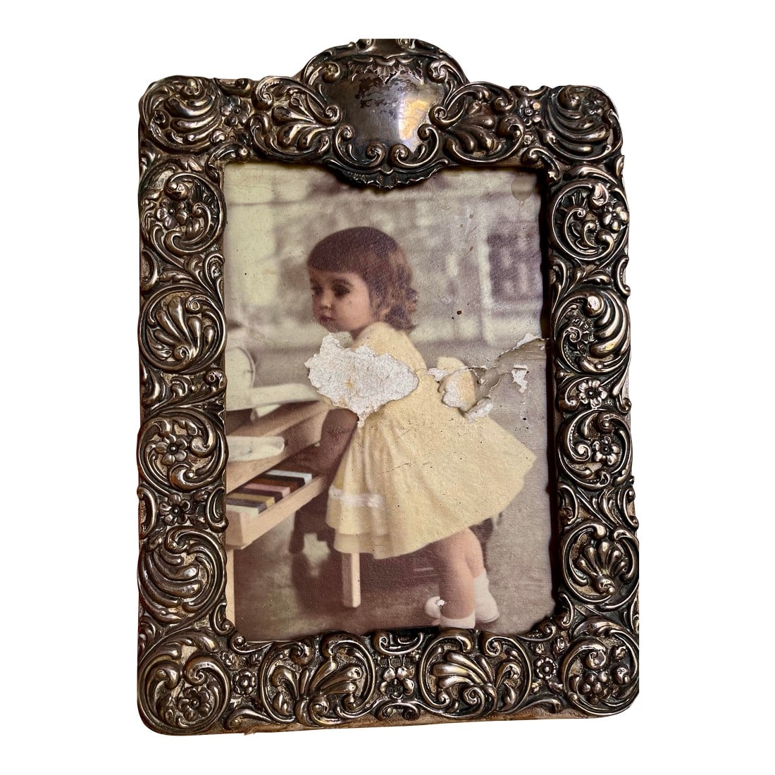 1901 Birmingham Mint Sterling Silver Desk Top Picture Frame Embossed Design: This is a sweet Victorian period sterling silver frame with a pleasing repeating embossed pattern of swirls with stylized flowers and leaves mixed in. It is marked on the bottom with the English