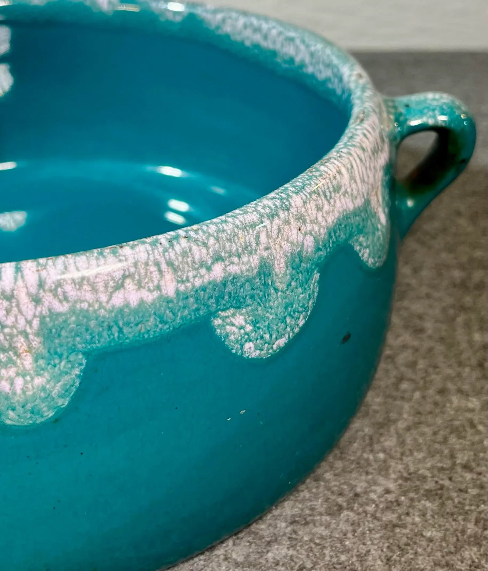 Early 20th Century Pfaltzgraff Art Pottery Handled Serving Bowl - 3