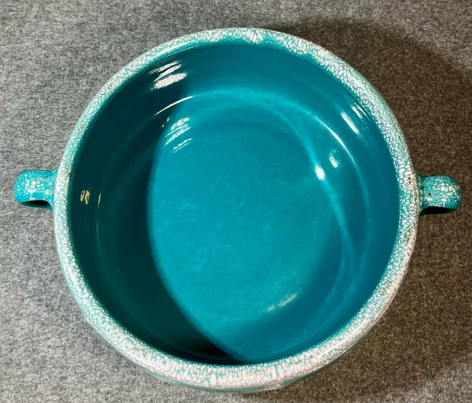 Early 20th Century Pfaltzgraff Art Pottery Handled Serving Bowl - 4