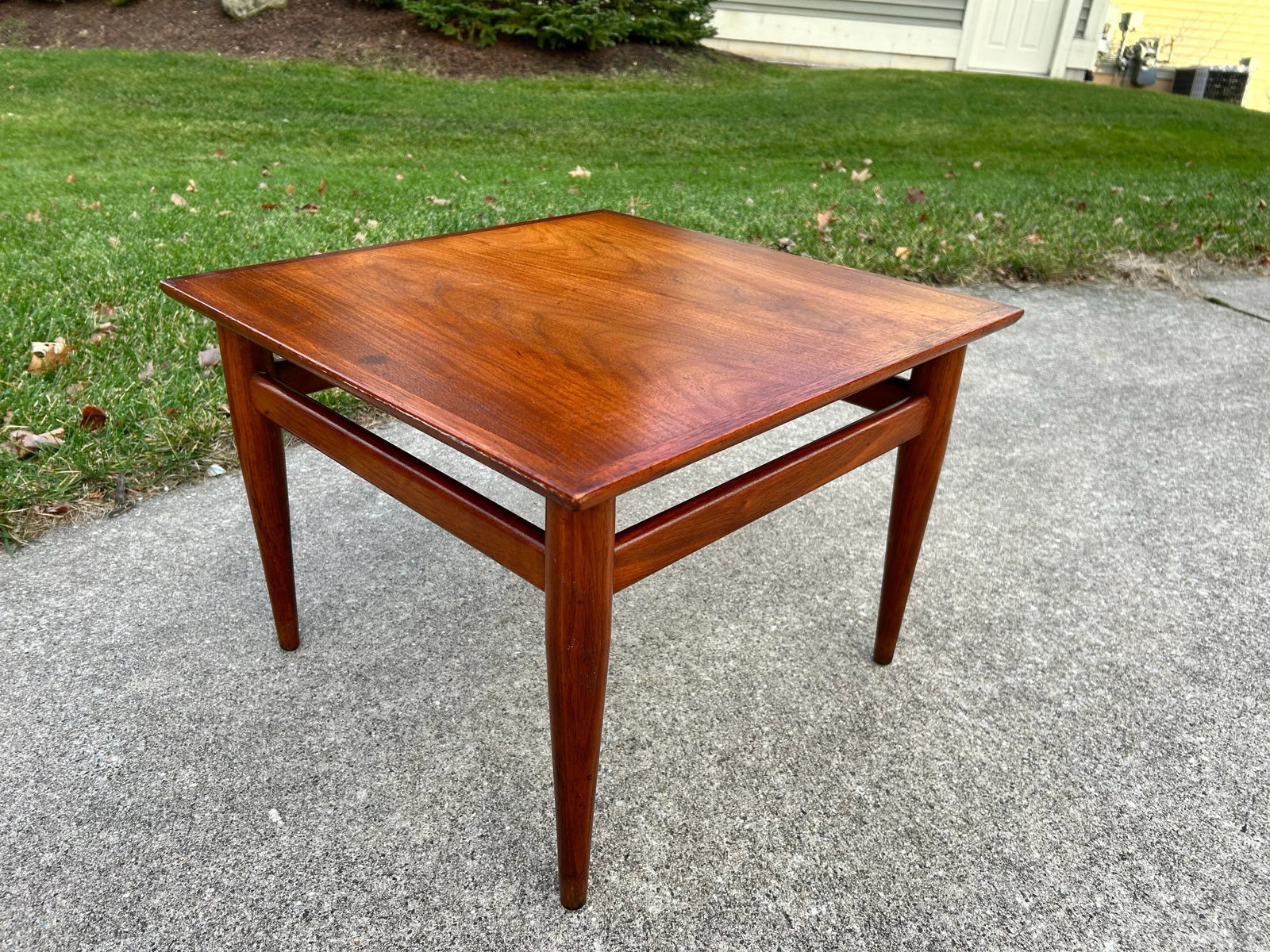 Mid 20th Century Modern Walnut Side Table by Heritage - 11