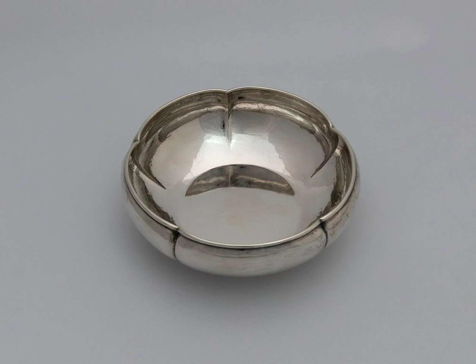Sterling Silver Arts and Crafts Scalloped Bowl, 1938 - 4