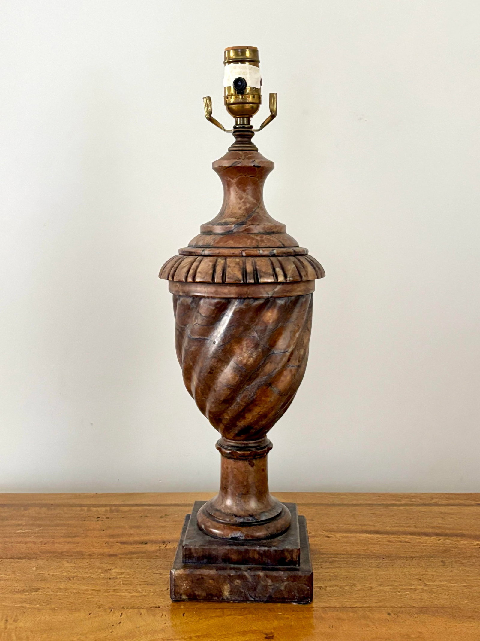 1960s Neoclassical Italian Alabaster Urn Table Lamp - 11