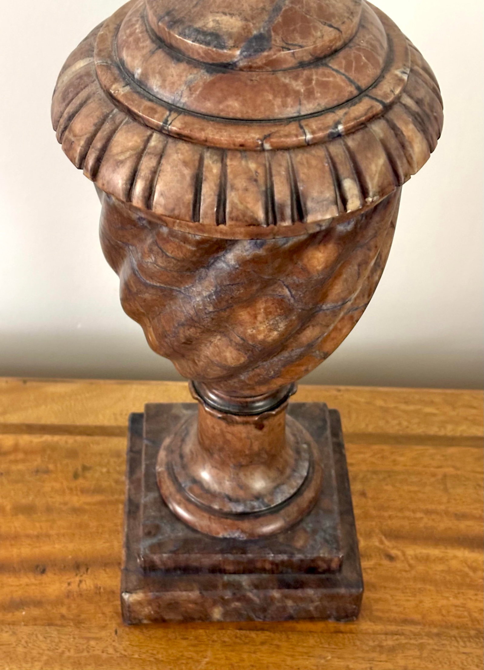 1960s Neoclassical Italian Alabaster Urn Table Lamp - 2
