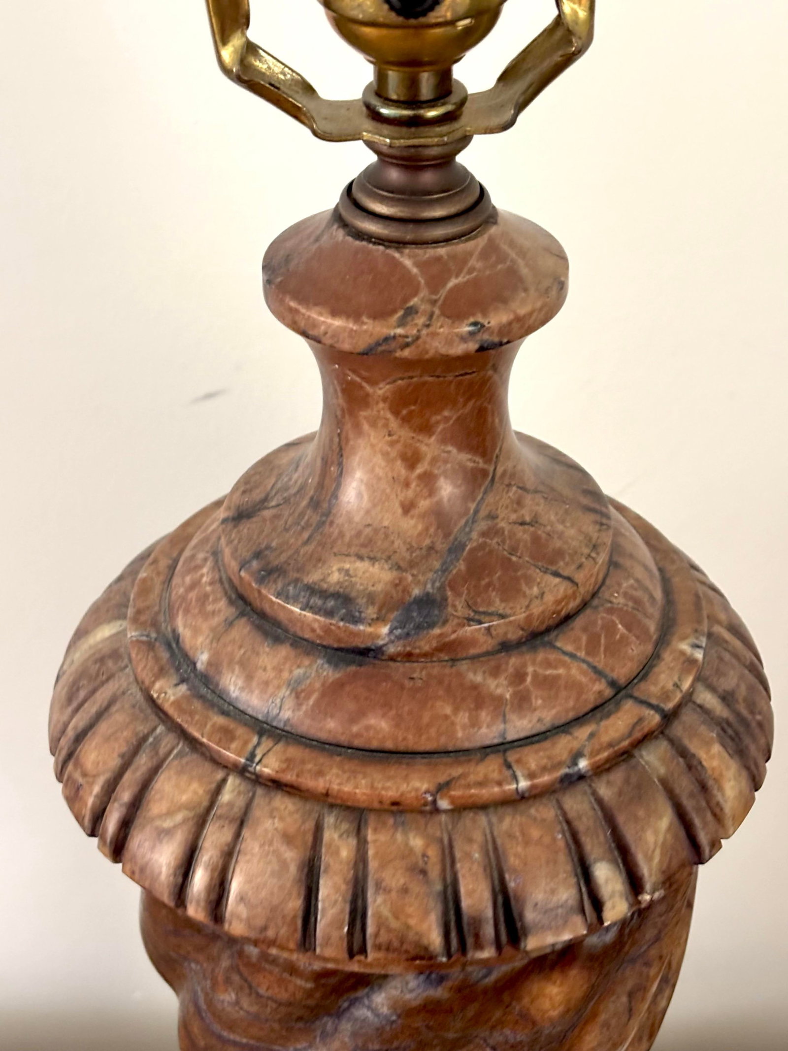 1960s Neoclassical Italian Alabaster Urn Table Lamp - 3
