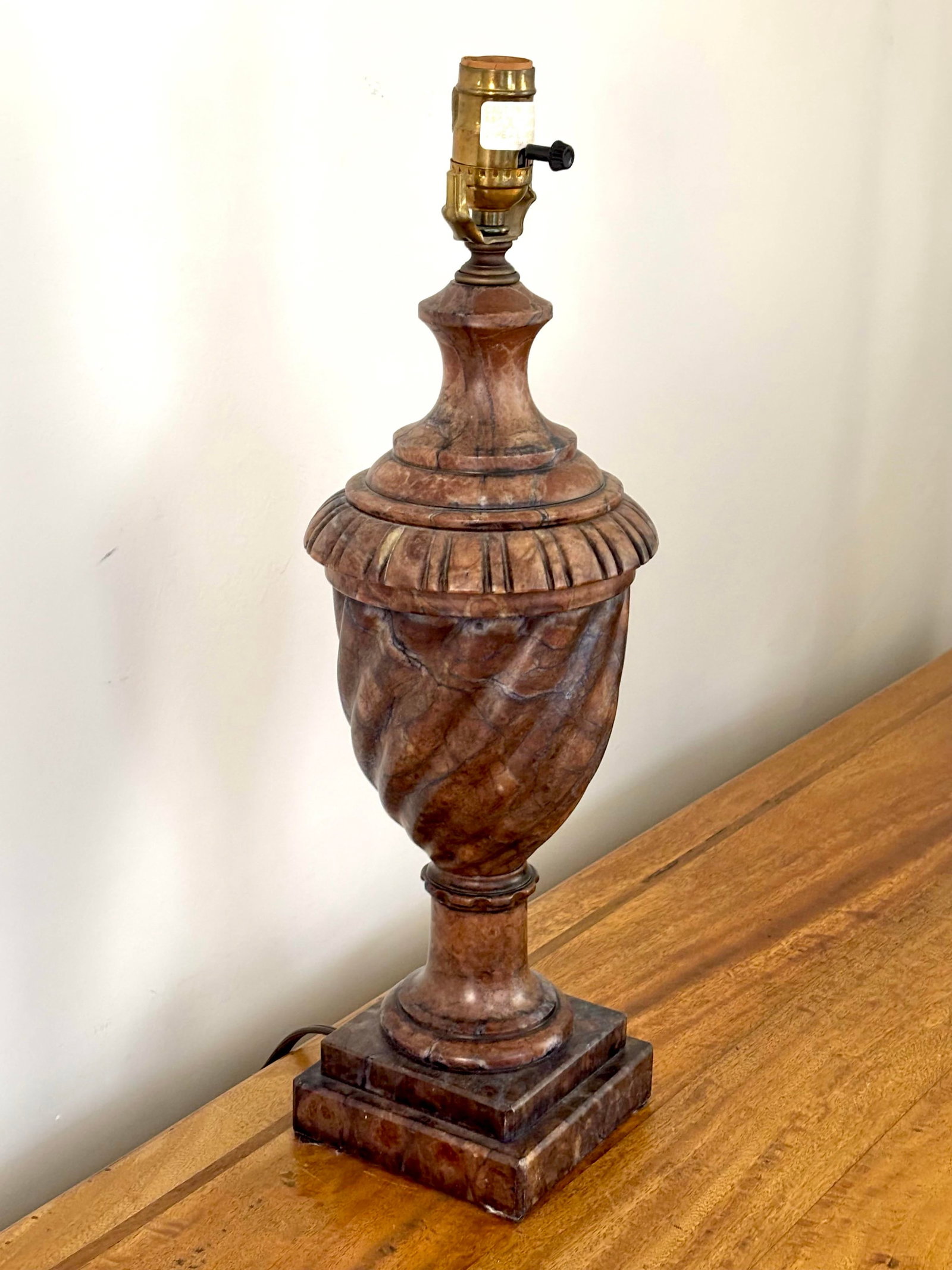 1960s Neoclassical Italian Alabaster Urn Table Lamp - 6