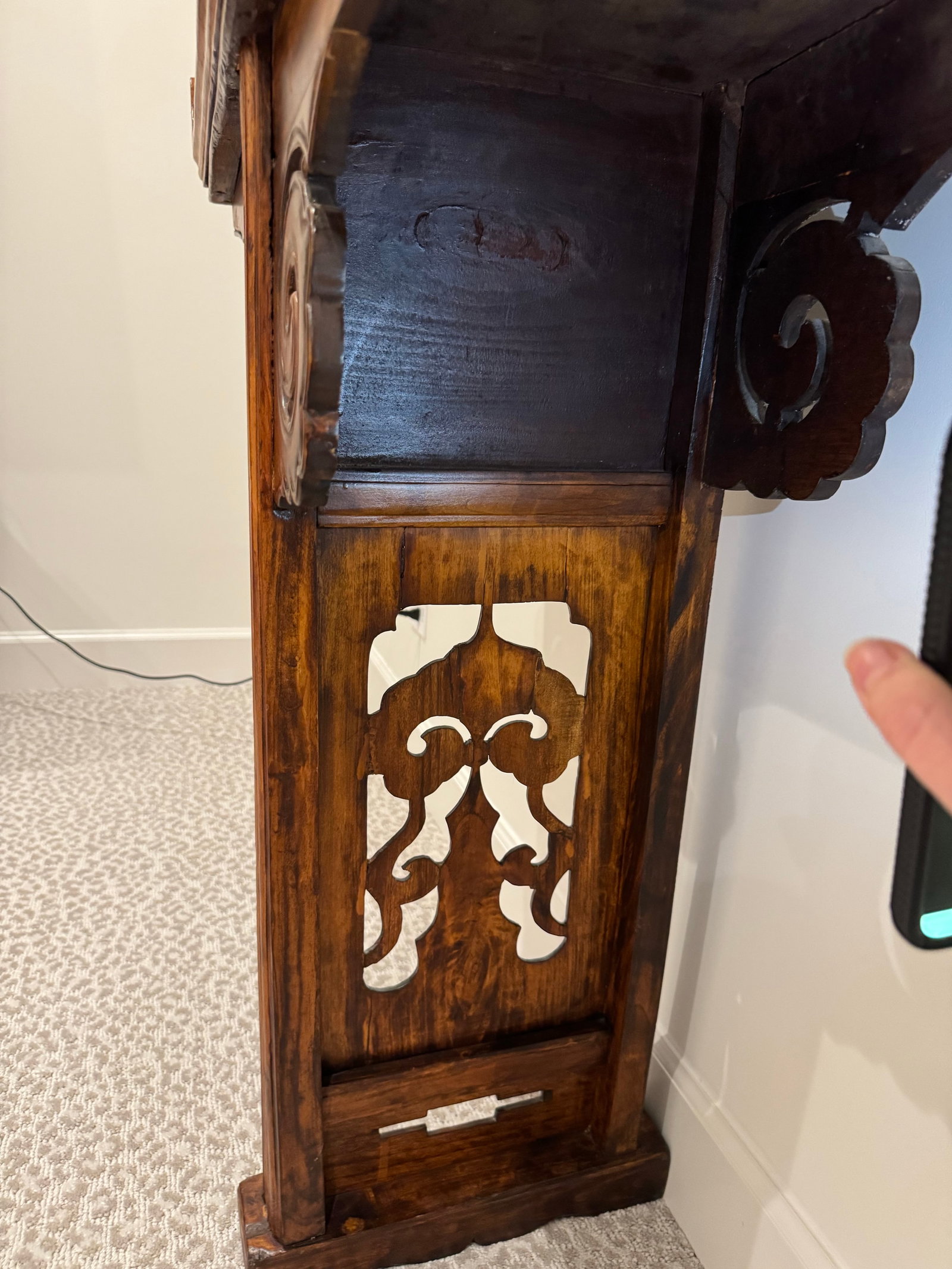 Hand-Carved Chinese Elm Altar Console Table - Cloud Scroll Carvings - Early 20th Century - 10
