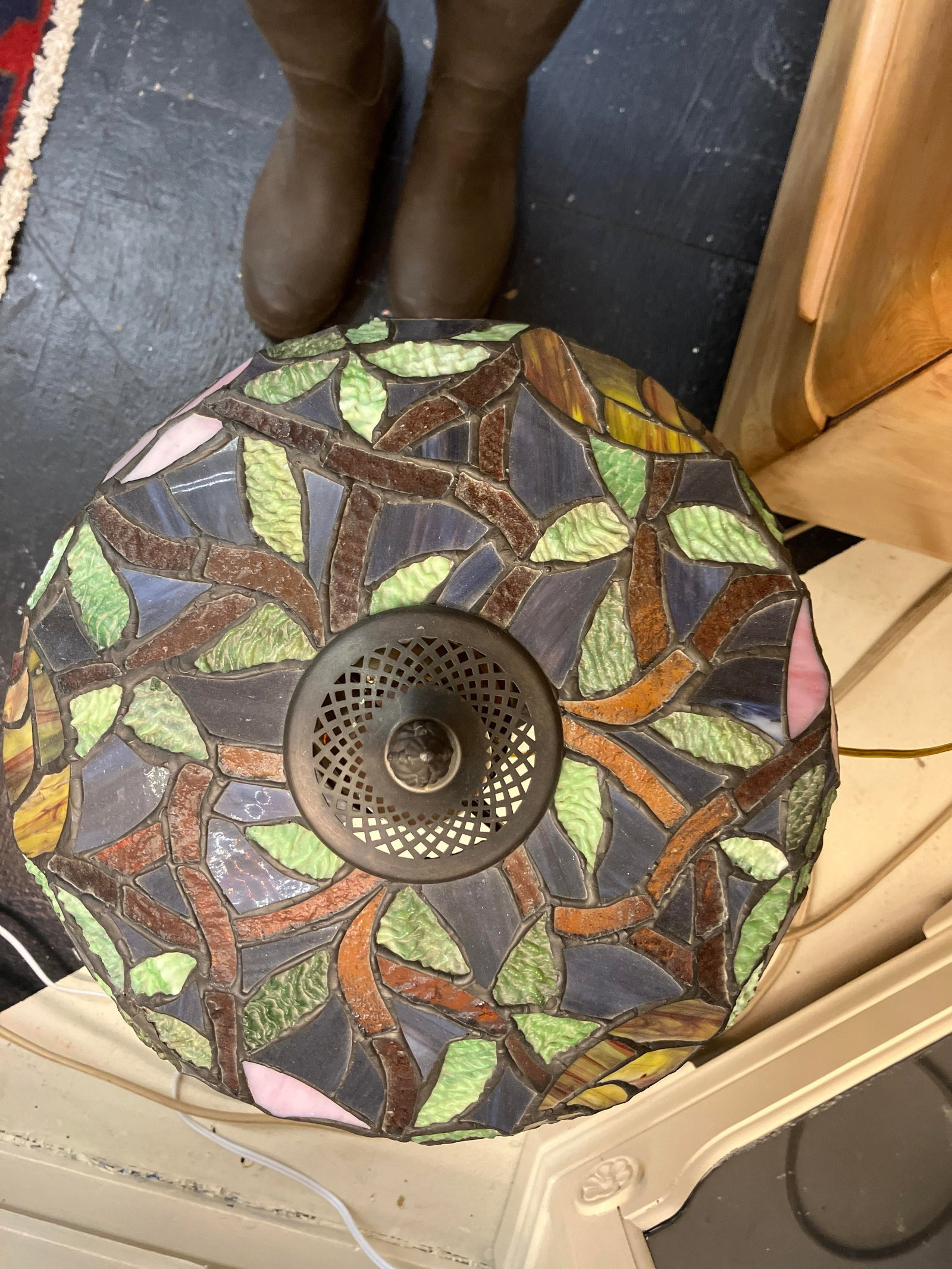 Late 20th Century Tiffany-Style Stained Glass Lamp - 6