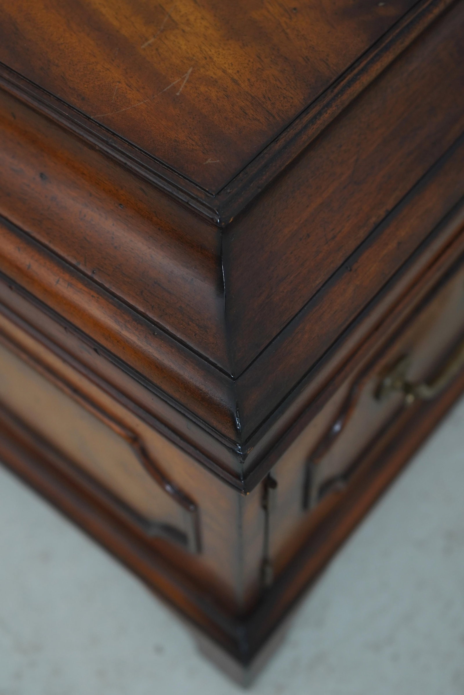 1980s Maitland-Smith Mahogany Storage Box With Asian Inspired Chess Pieces - 12