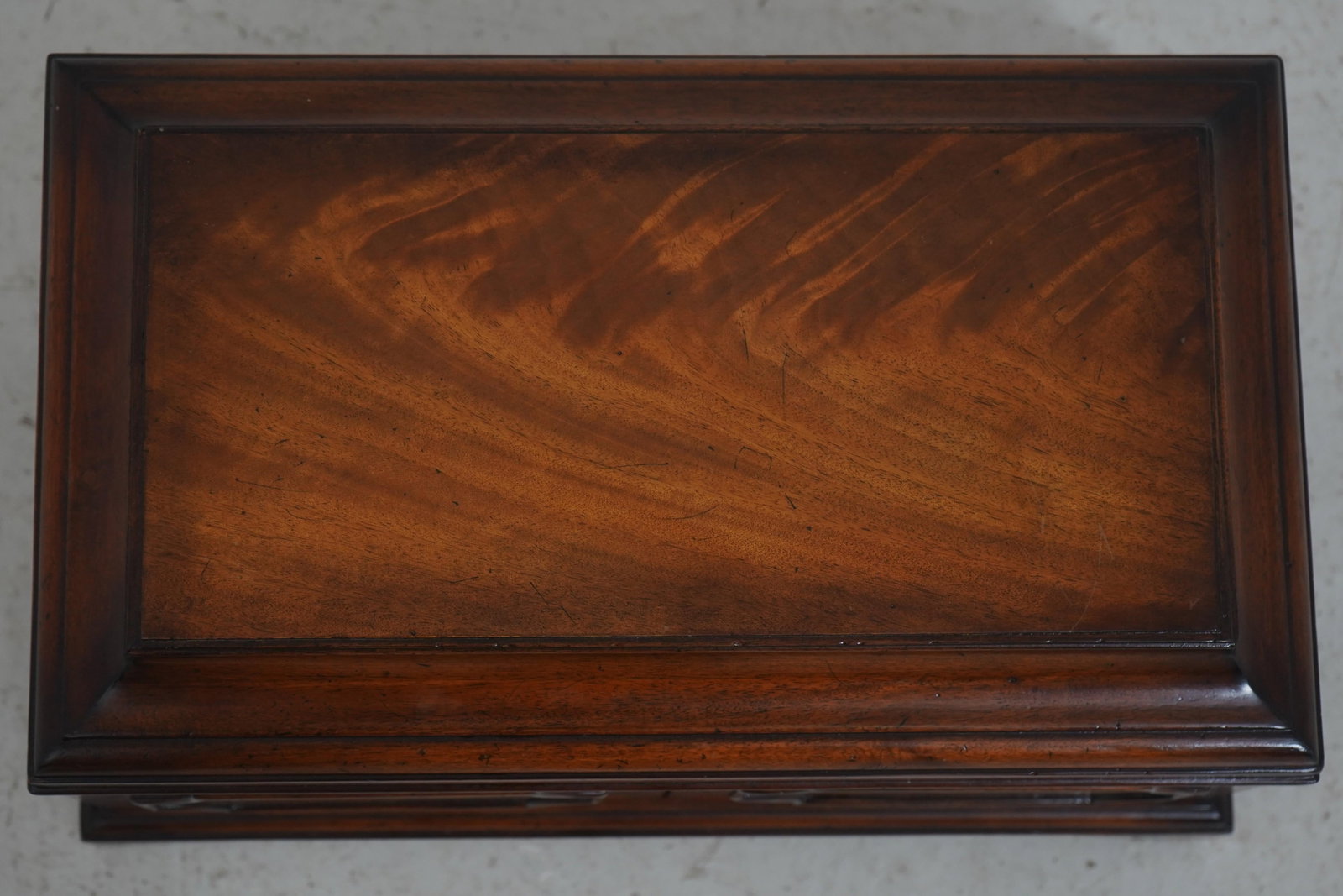 1980s Maitland-Smith Mahogany Storage Box With Asian Inspired Chess Pieces - 13