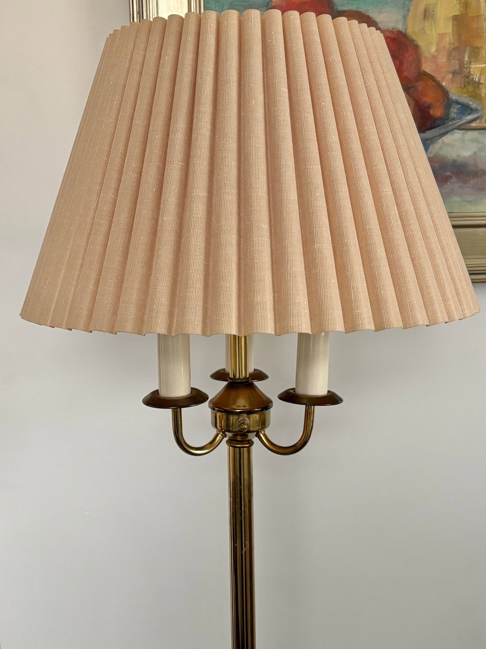 Late 20th Century American 4-Light Brass Floor Lamp on Round Base With Shade - 3