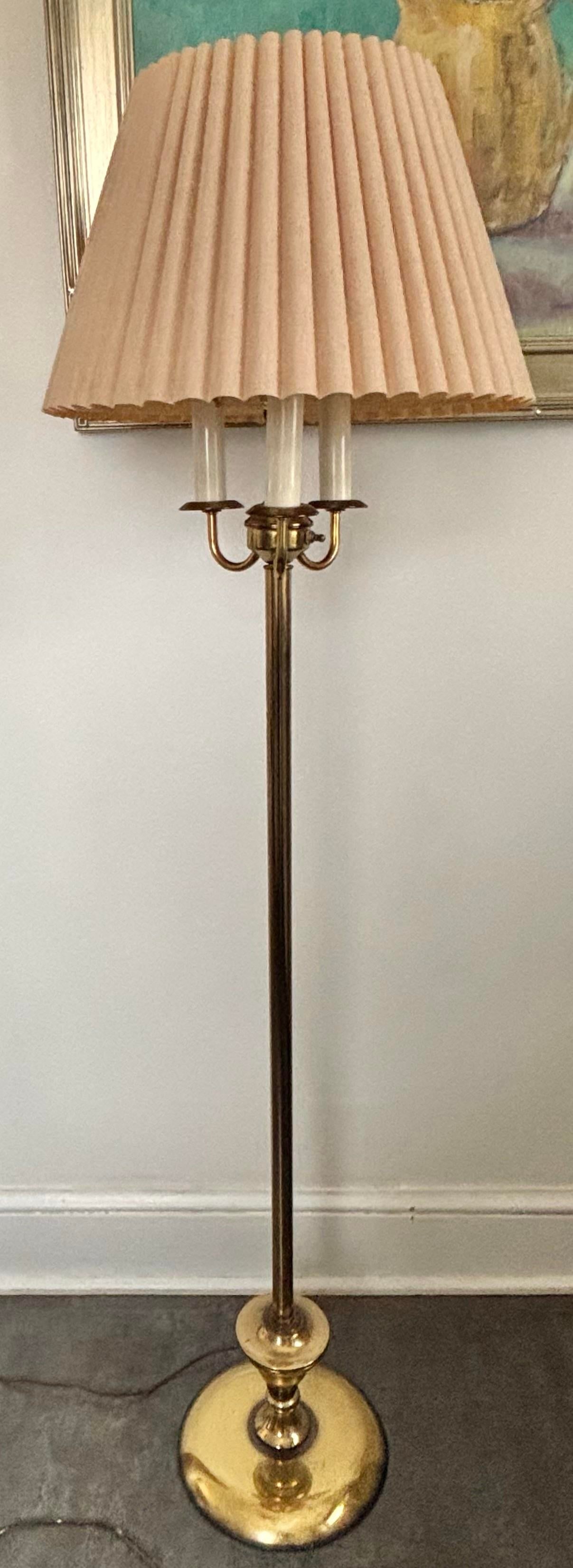 Late 20th Century American 4-Light Brass Floor Lamp on Round Base With Shade - 6