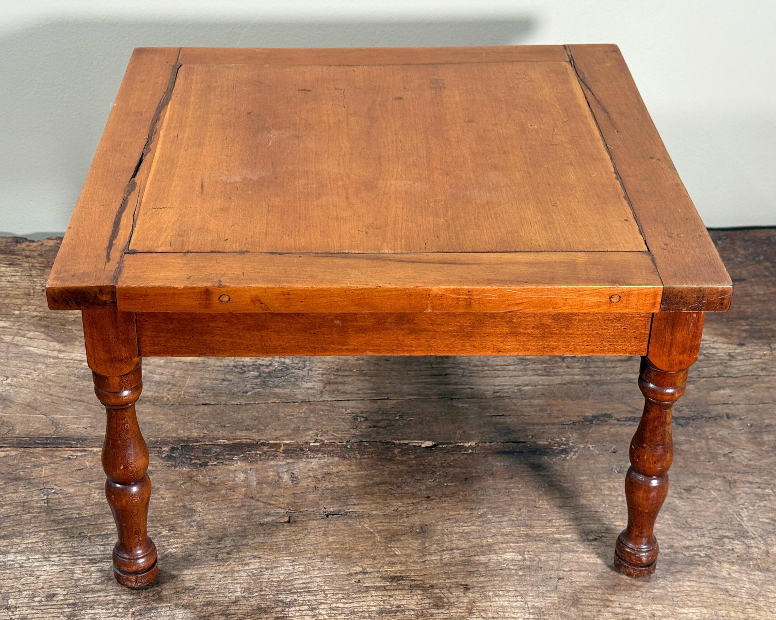 19th Century American Walnut Turned Leg Side Table - 3
