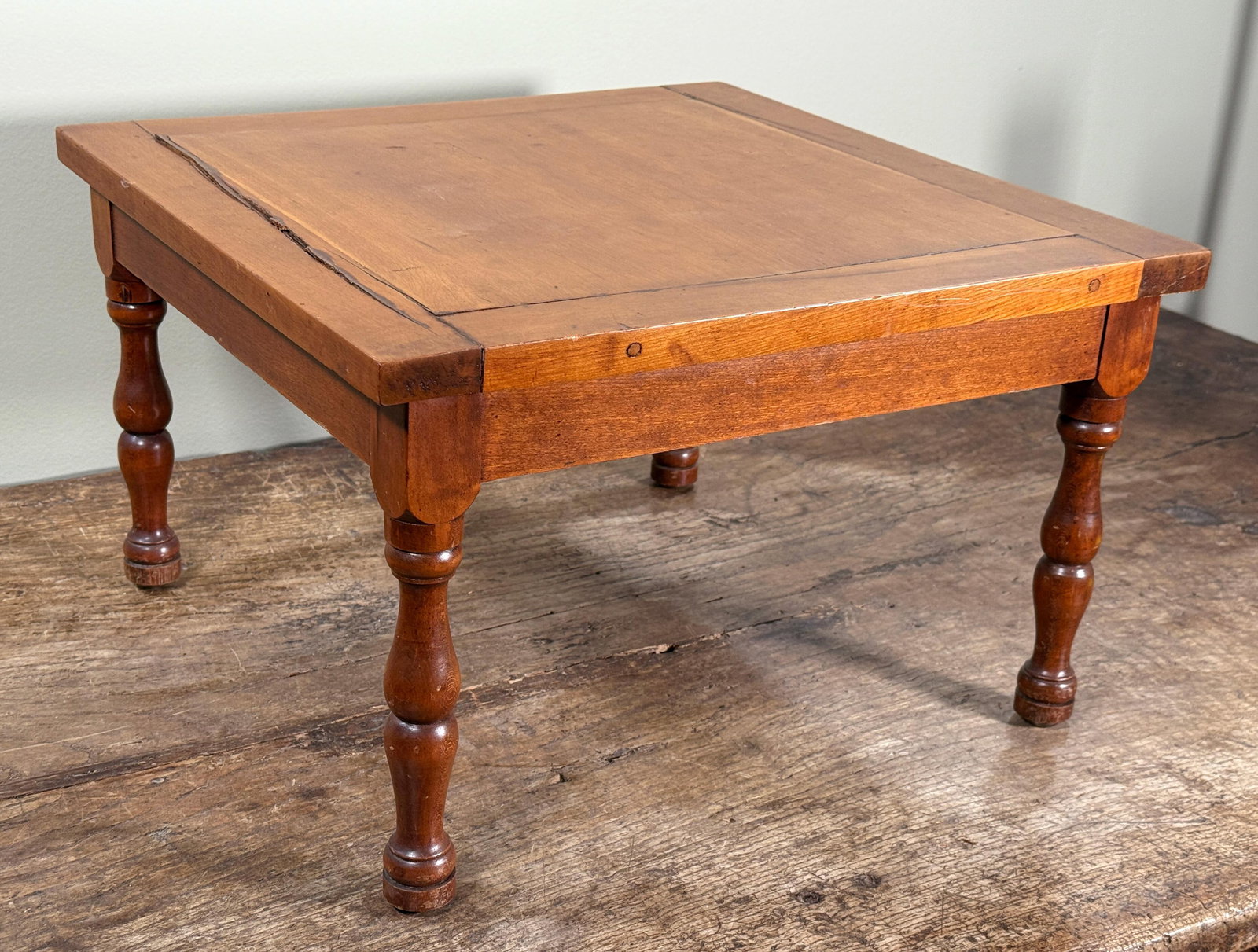 19th Century American Walnut Turned Leg Side Table - 4