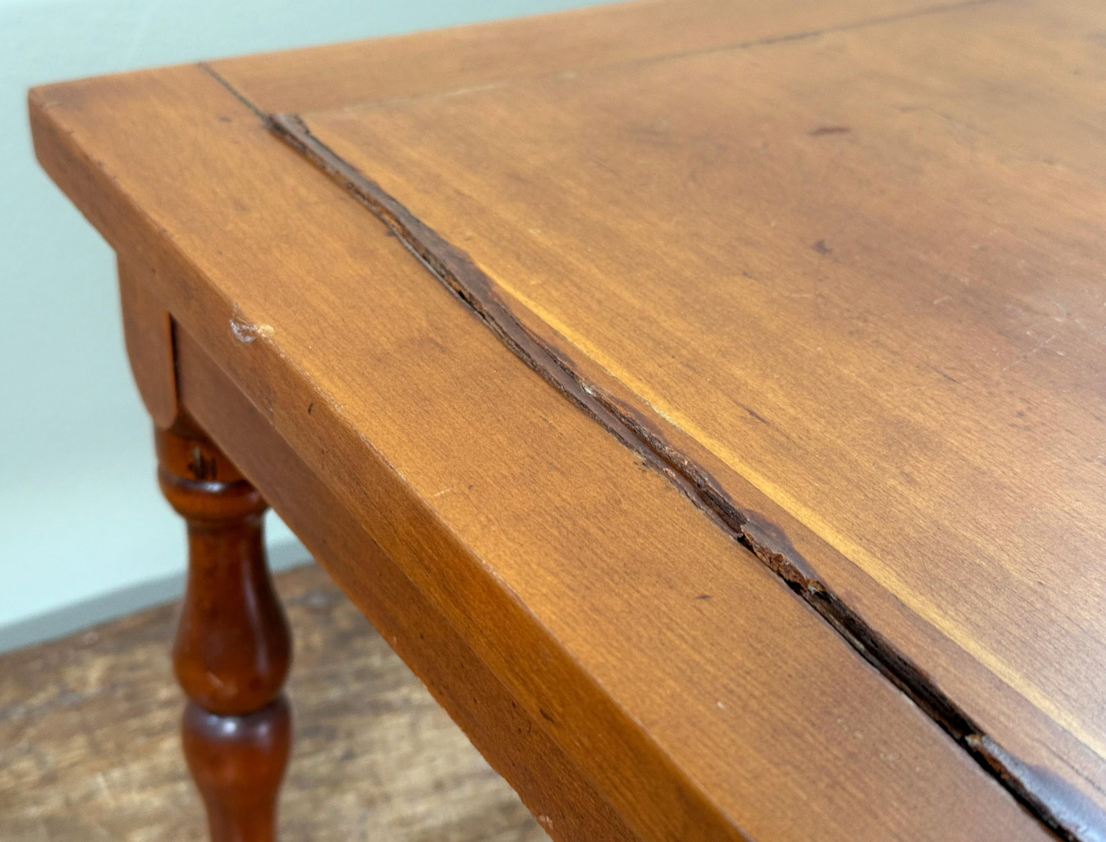 19th Century American Walnut Turned Leg Side Table - 5