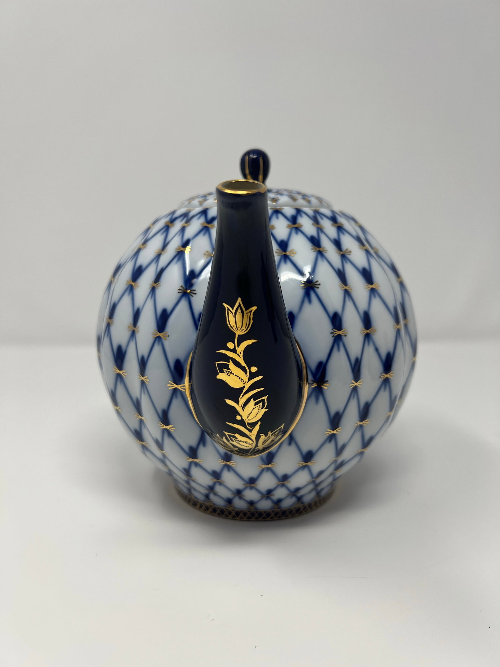 1970s Imperial Russian Cobalt Net Porcelain Teapot With Hand-Painted Gold - 7