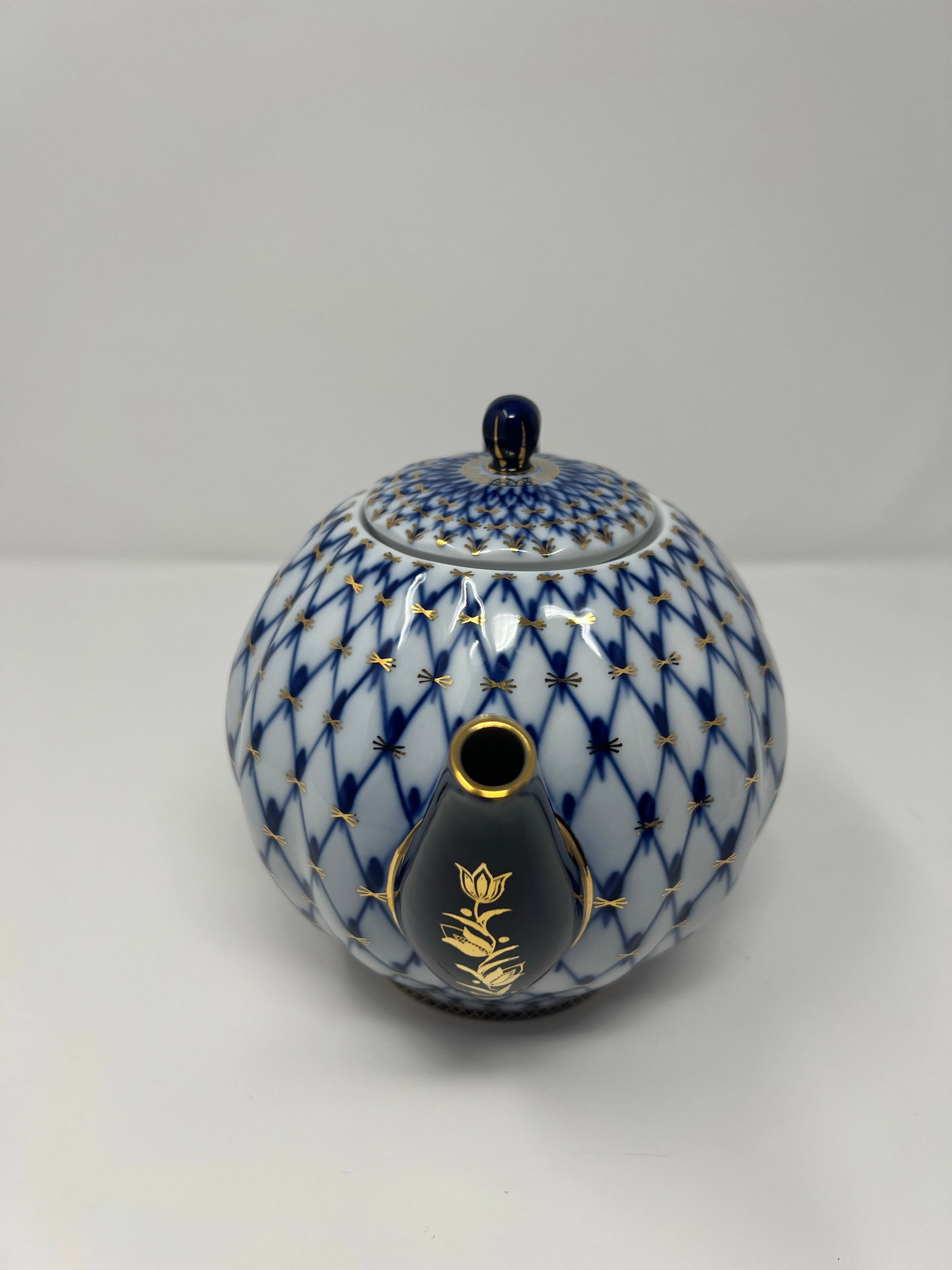 1970s Imperial Russian Cobalt Net Porcelain Teapot With Hand-Painted Gold - 8