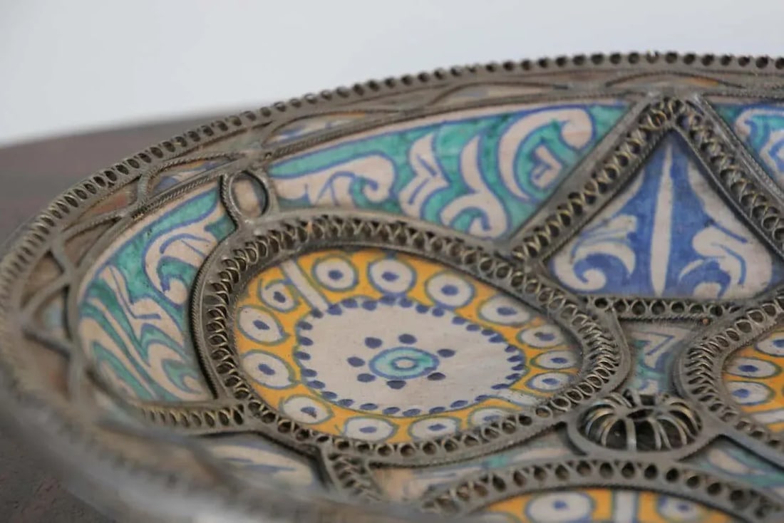 Moorish Moroccan Ceramic Bowl Adorned with Silver Filigree from Fez - 4