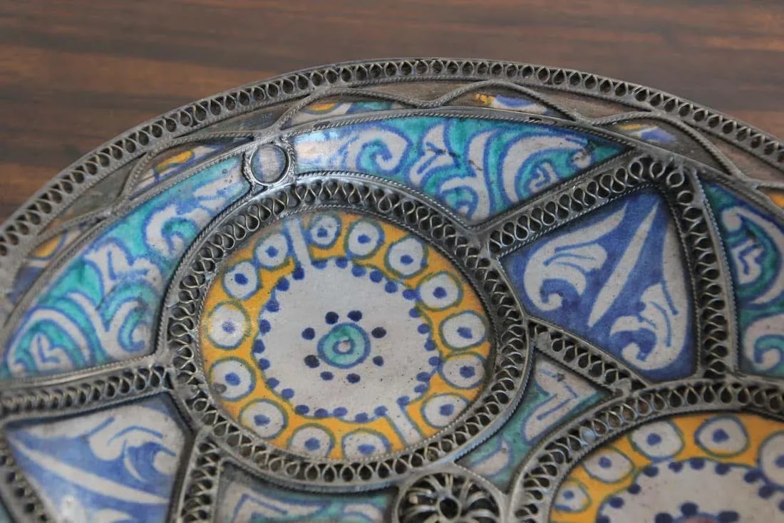 Moorish Moroccan Ceramic Bowl Adorned with Silver Filigree from Fez - 9