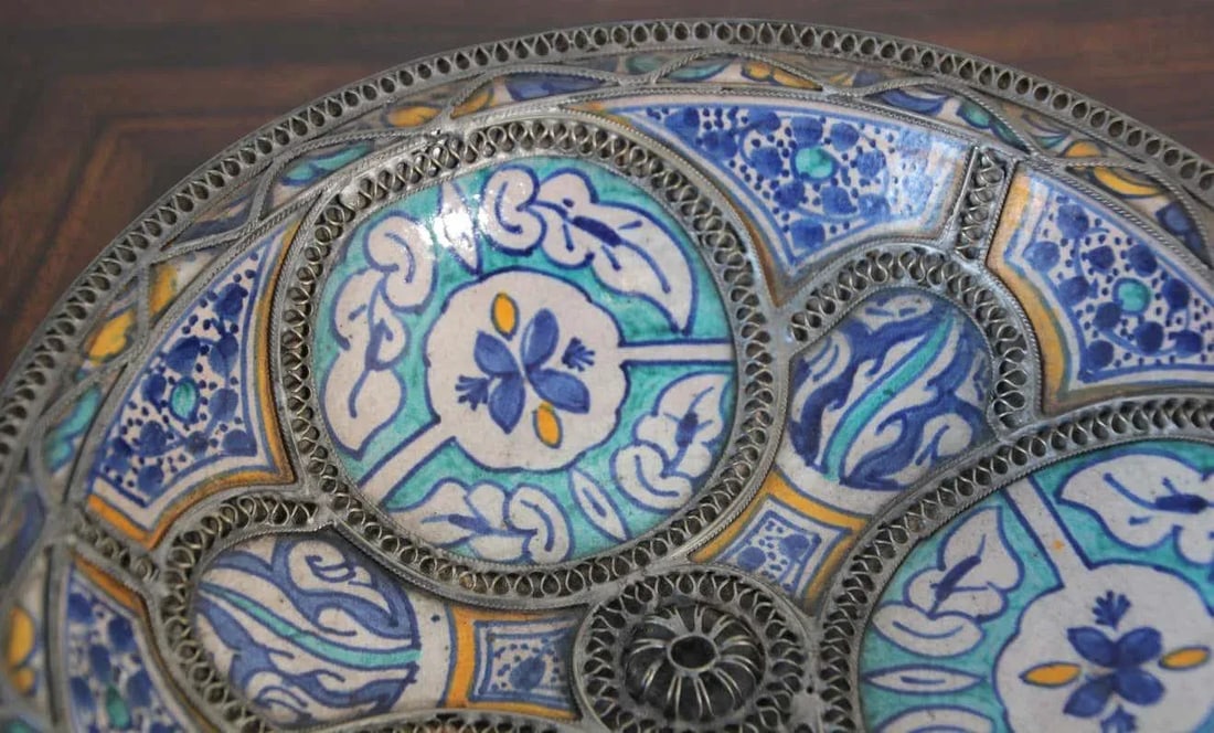 Moorish Ceramic Dish Bowl Adorned with Silver Filigree from Fez - 10