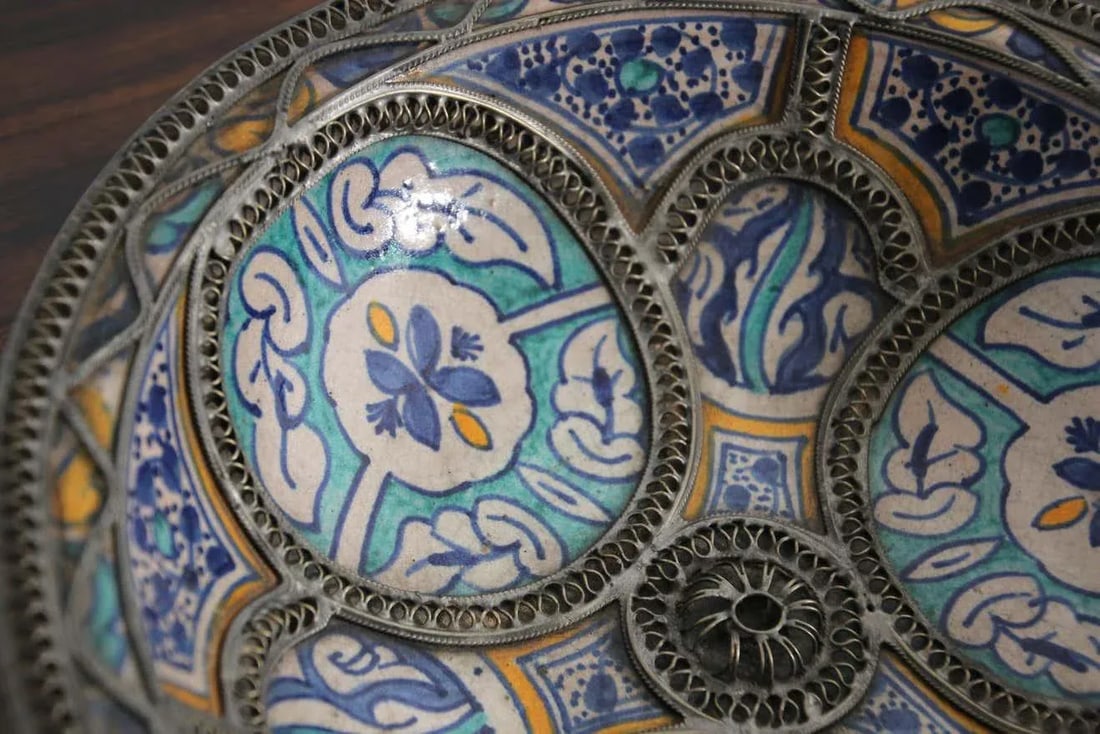 Moorish Ceramic Dish Bowl Adorned with Silver Filigree from Fez - 12