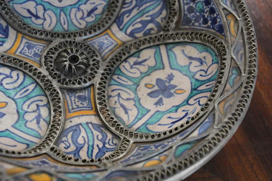 Moorish Ceramic Dish Bowl Adorned with Silver Filigree from Fez - 2