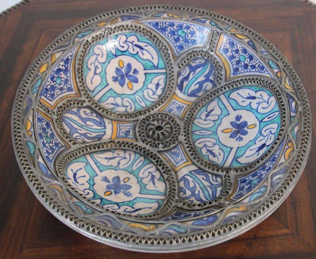 Moorish Ceramic Dish Bowl Adorned with Silver Filigree from Fez - 5