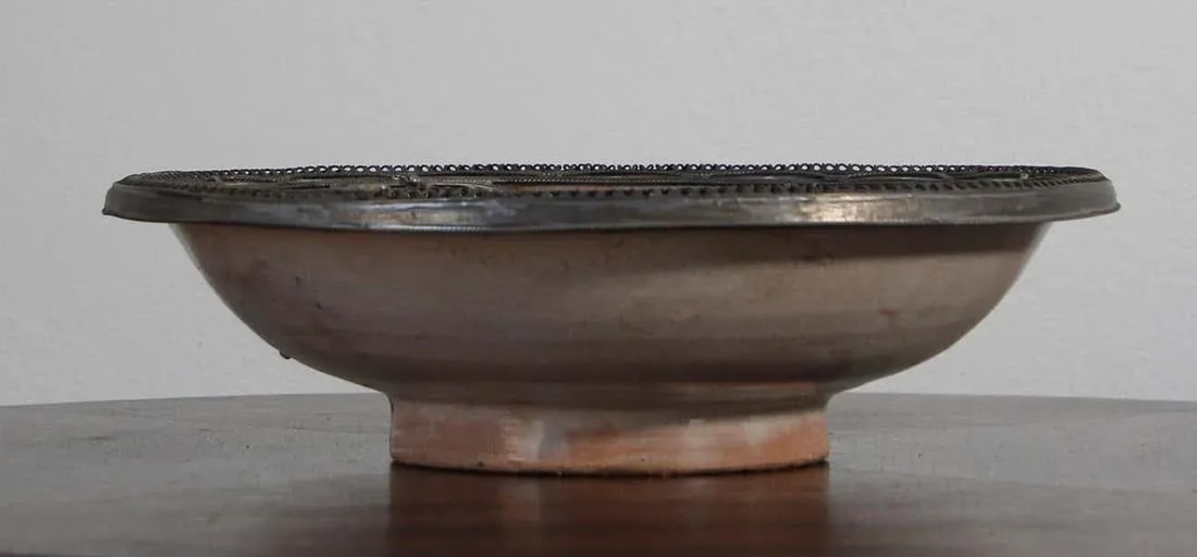 Moorish Ceramic Dish Bowl Adorned with Silver Filigree from Fez - 9