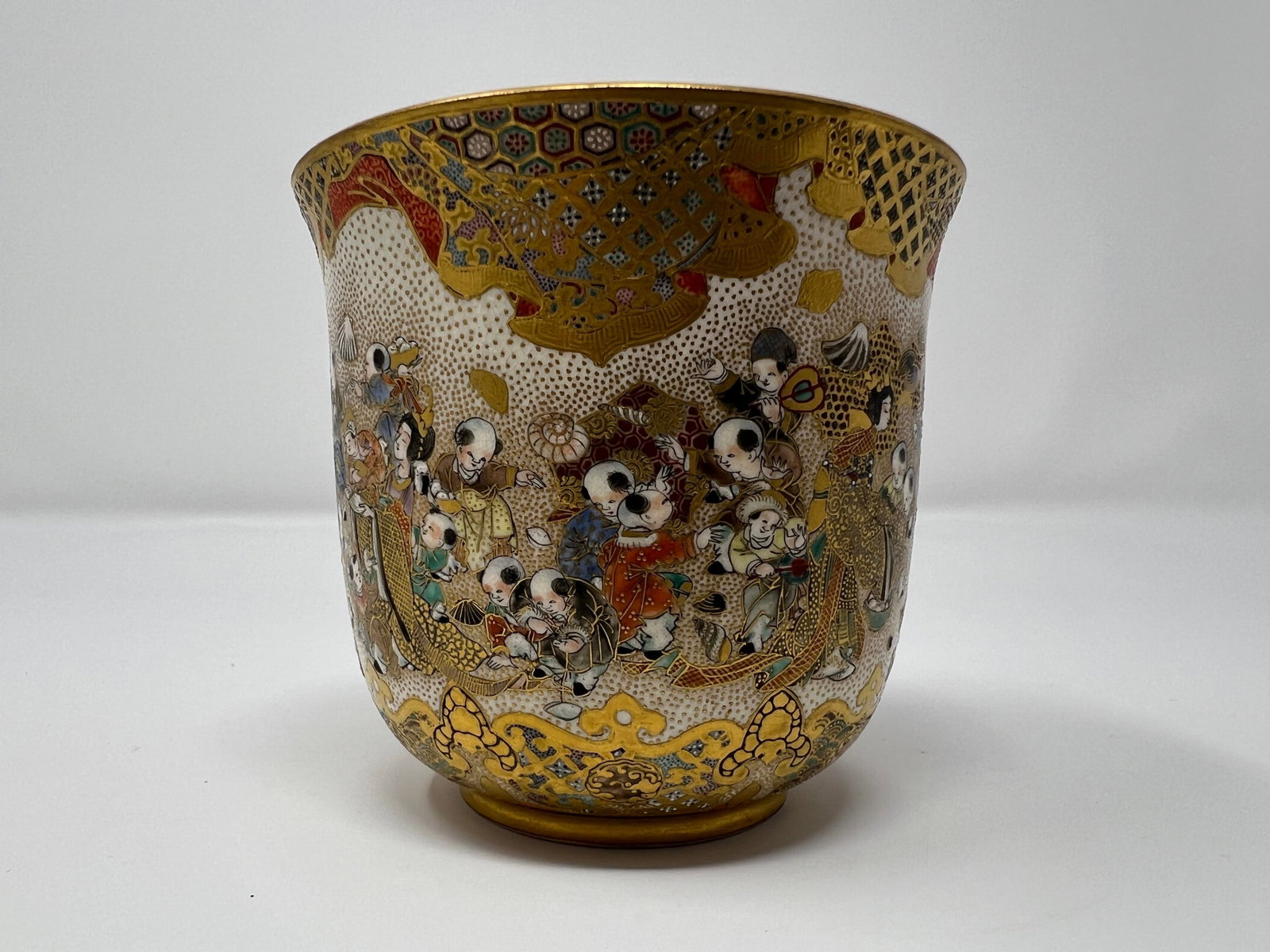 Japanese Satsuma Moriage Gilt Karako Scene Jardinière Cup – Early 20th Century Export Art - 10
