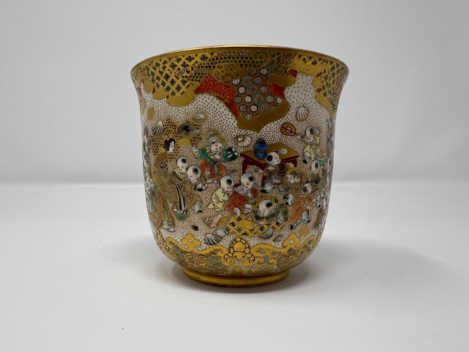 Japanese Satsuma Moriage Gilt Karako Scene Jardinière Cup – Early 20th Century Export Art - 3