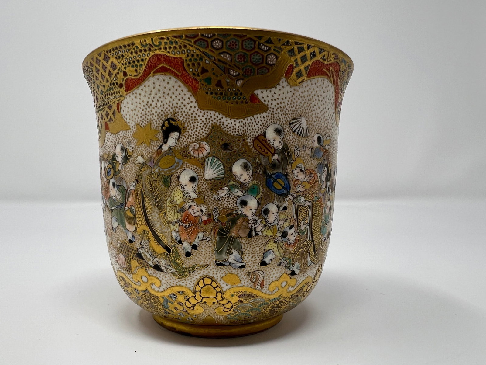 Japanese Satsuma Moriage Gilt Karako Scene Jardinière Cup – Early 20th Century Export Art - 9