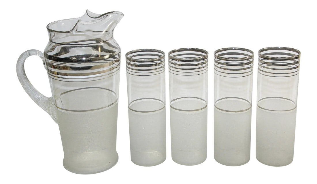Vintage Frosted & Silver Rim Barware Cocktail Pitcher & Glasses - Set of 5: Elegant vintage Mid-Century Modern barware cocktail set pitcher and four tumbler glasses. Art Deco style by West Virginia Glass Co. cocktail pitcher and four cocktail glasses set. "Frost Nip Clear" de