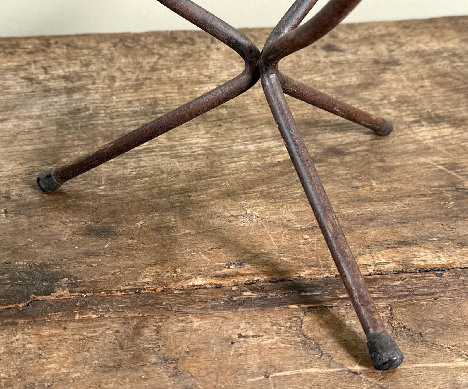 Mid Century Modern Kimball Fiberglass and Iron Bullet Planter on Tripod Stand - 6