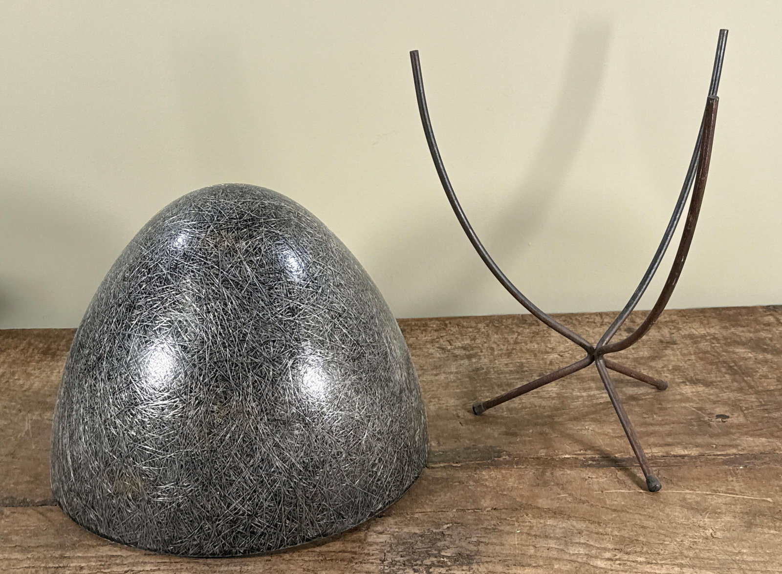 Mid Century Modern Kimball Fiberglass and Iron Bullet Planter on Tripod Stand - 7