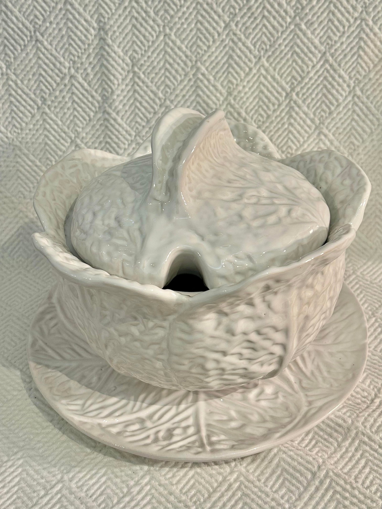 Vintage Portuguese White Majolica Cabbage Ware Tureen With Lid and Underplate - 3