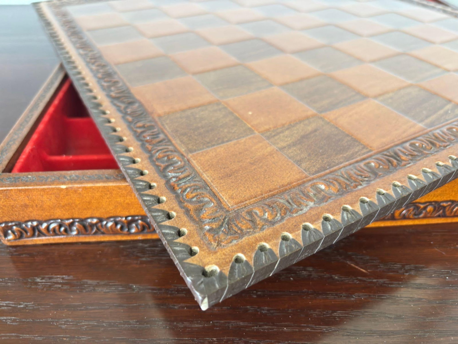 Italian Roman-Style Chess Set Cast Metal and Leather Leather Board Circa 1960 - 13