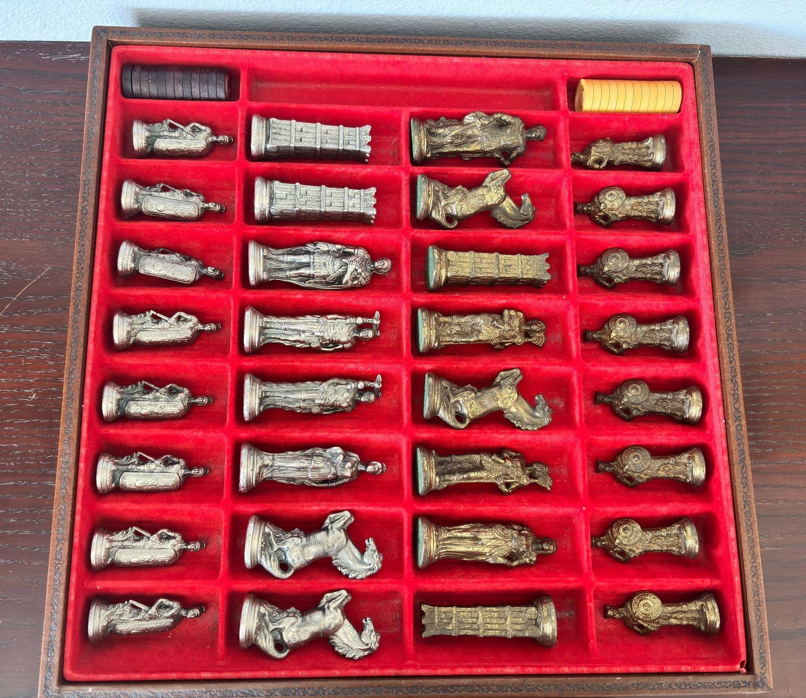 Italian Roman-Style Chess Set Cast Metal and Leather Leather Board Circa 1960 - 5