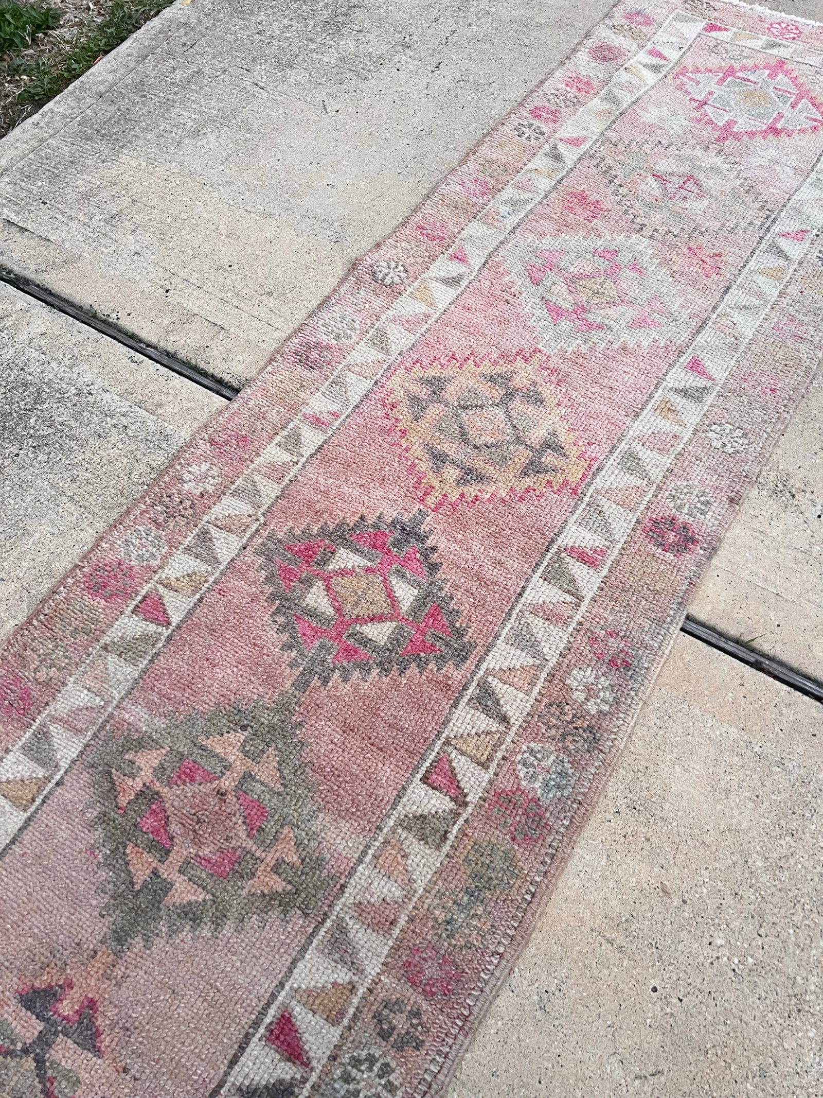 1940s Vintage Kurdish Organic Wool Handmade Herki Pink Runner Rug - 4