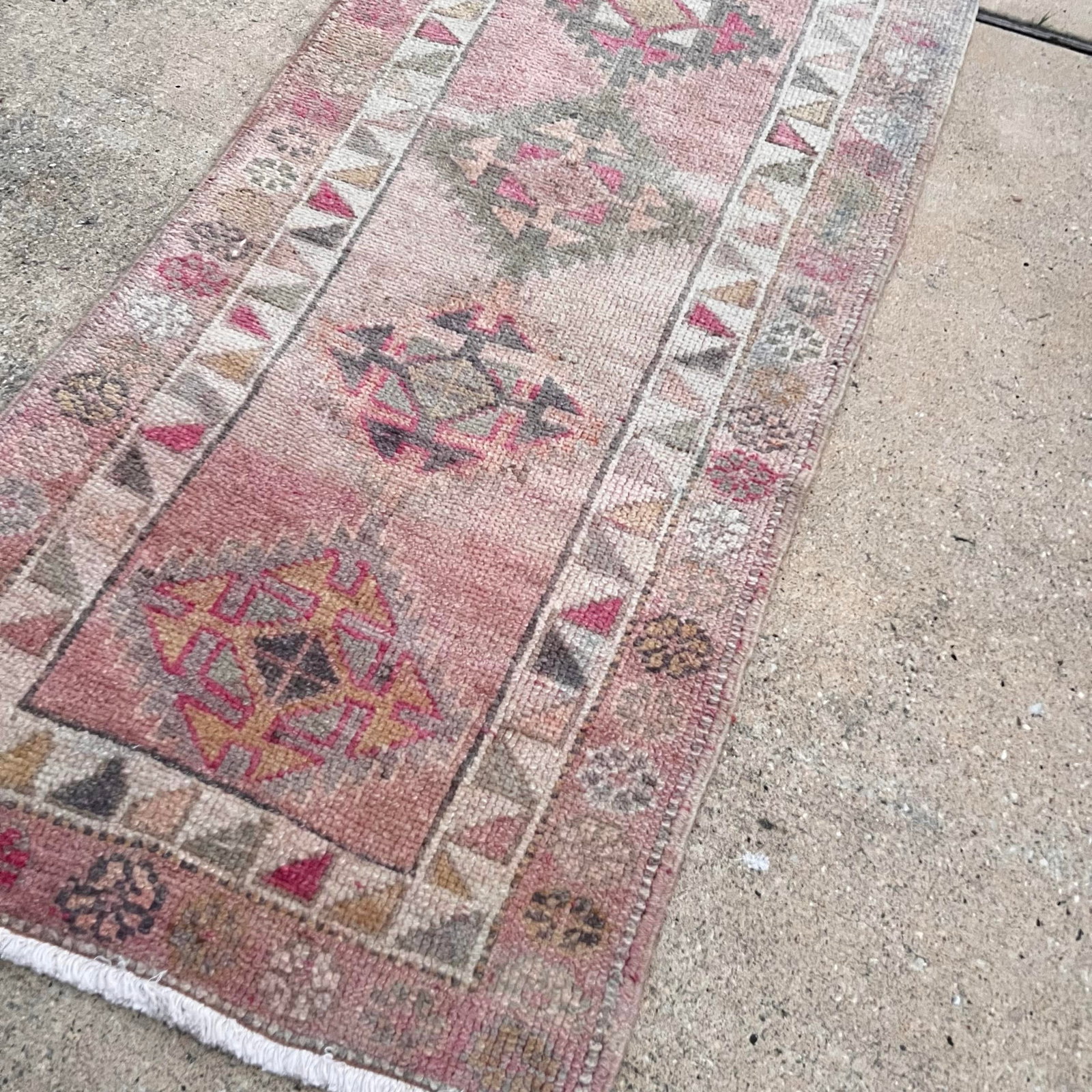1940s Vintage Kurdish Organic Wool Handmade Herki Pink Runner Rug - 7