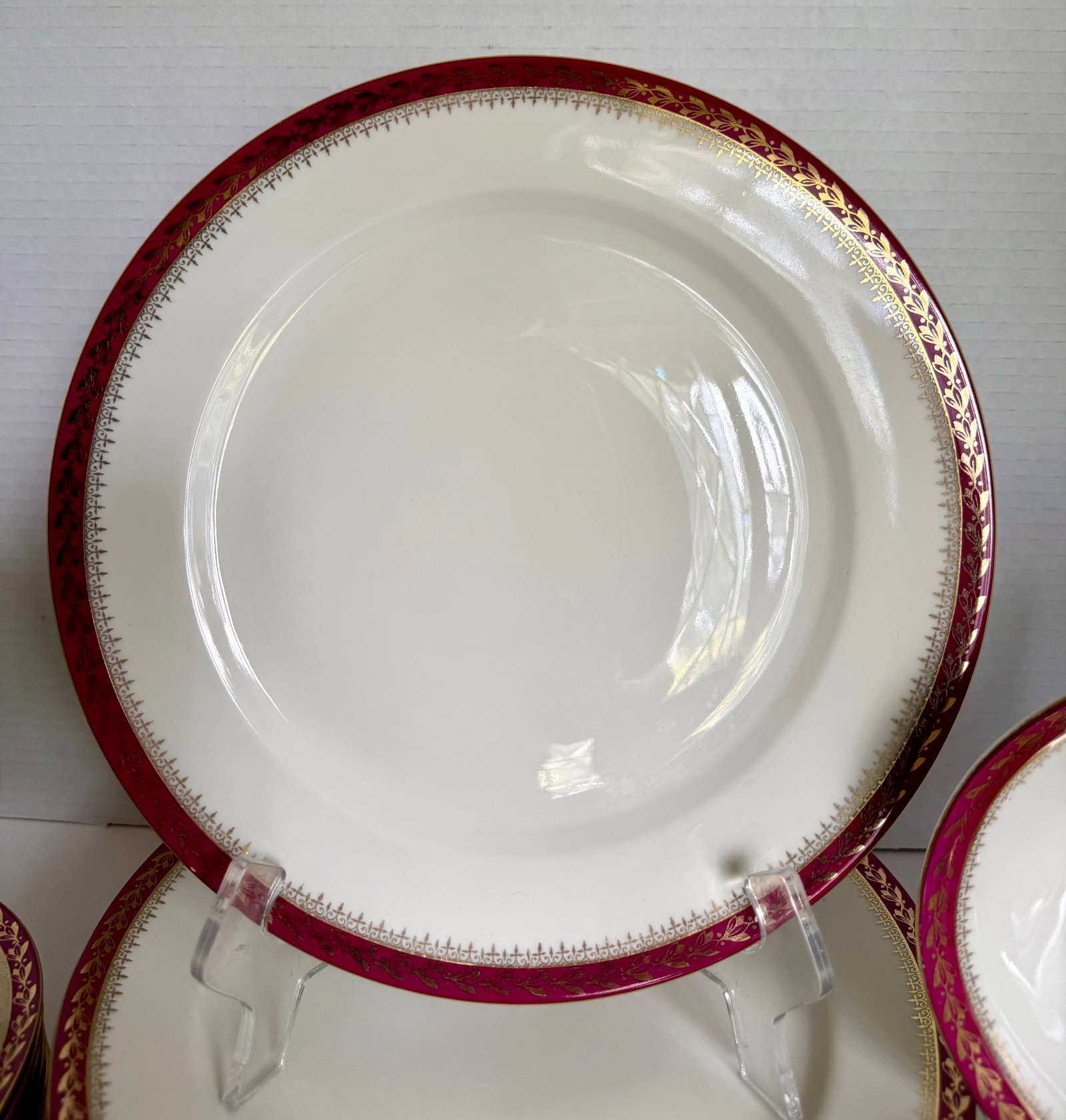 1920s Moritz Zdekauer Raspberry and Gold Porcelain Czechoslovakia Dinnerware Set of 28 Pieces - 2