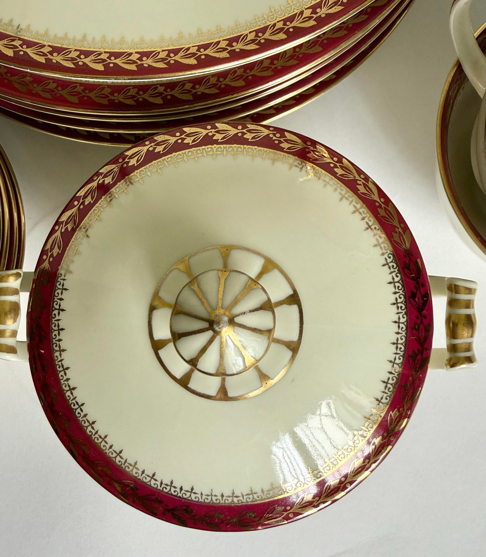 1920s Moritz Zdekauer Raspberry and Gold Porcelain Czechoslovakia Dinnerware Set of 28 Pieces - 5