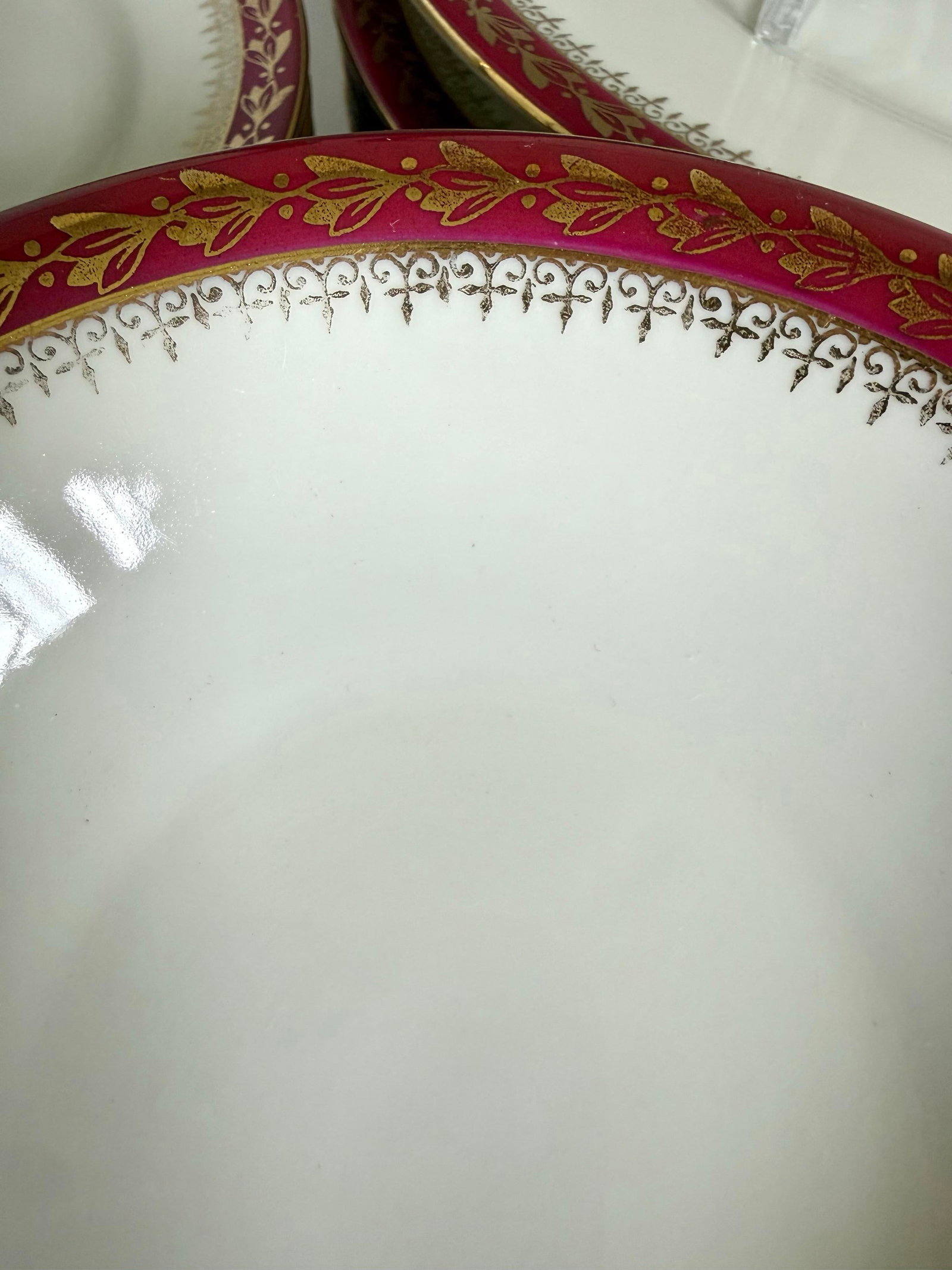 1920s Moritz Zdekauer Raspberry and Gold Porcelain Czechoslovakia Dinnerware Set of 28 Pieces - 7