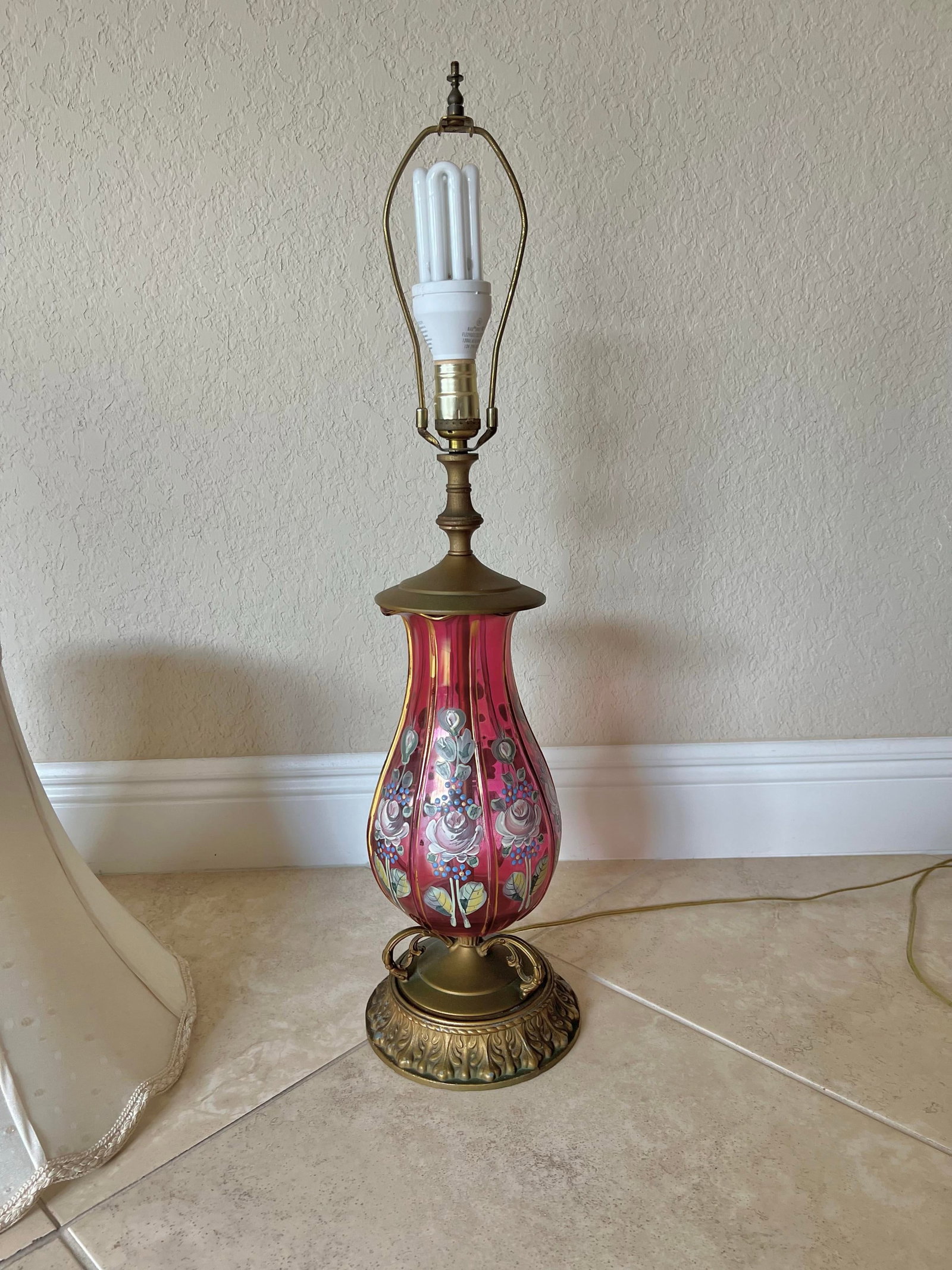 Vintage Floral Hand Painted Pink Glass Lamp - 3