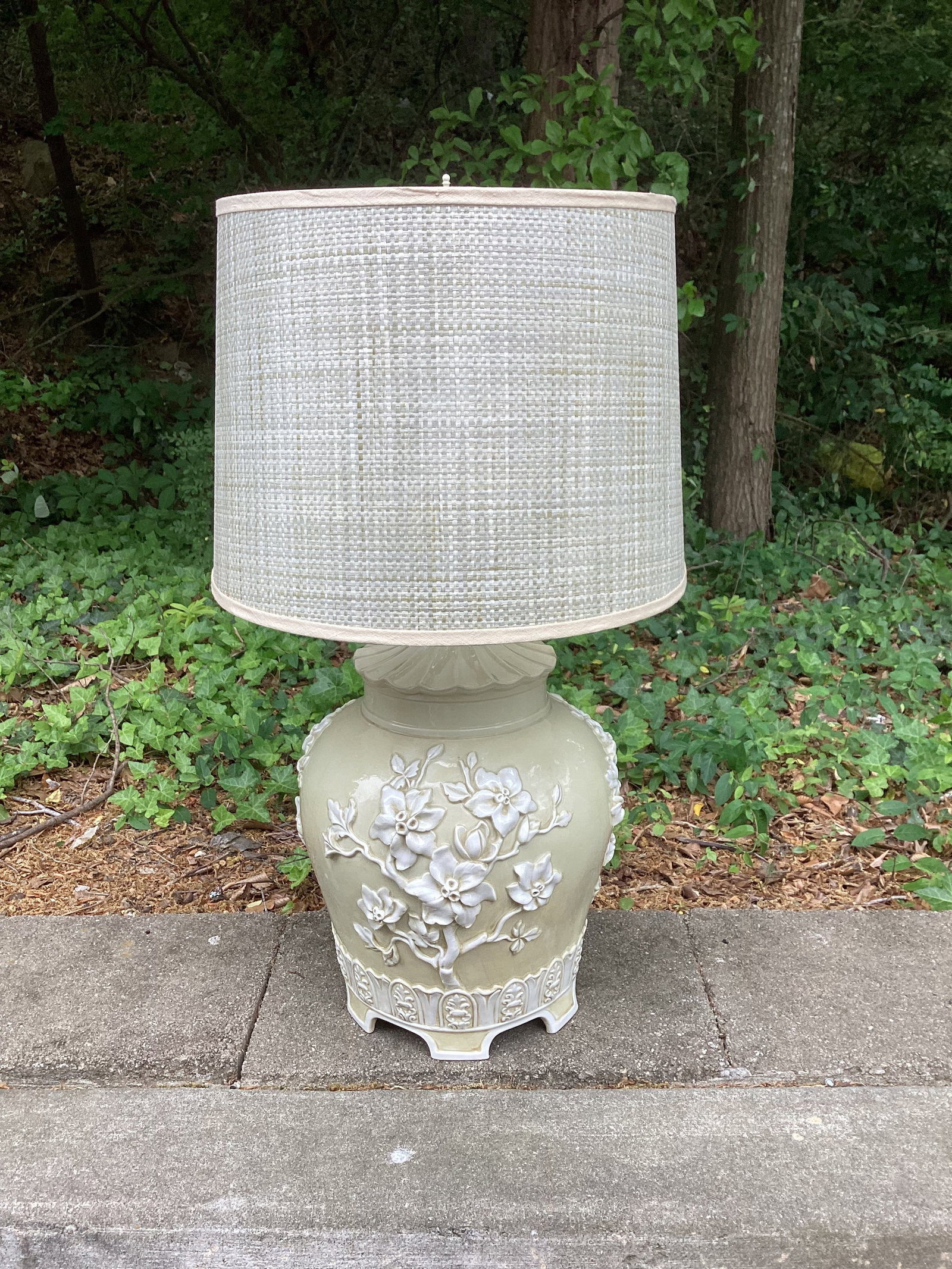 1970s Chinoiserie Relief Porcelain Celadon-Cream Table Lamp With Floral Motif & Textured Shade - 3