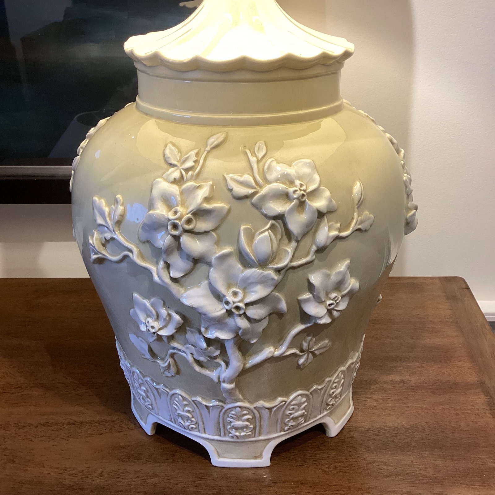 1970s Chinoiserie Relief Porcelain Celadon-Cream Table Lamp With Floral Motif & Textured Shade - 8