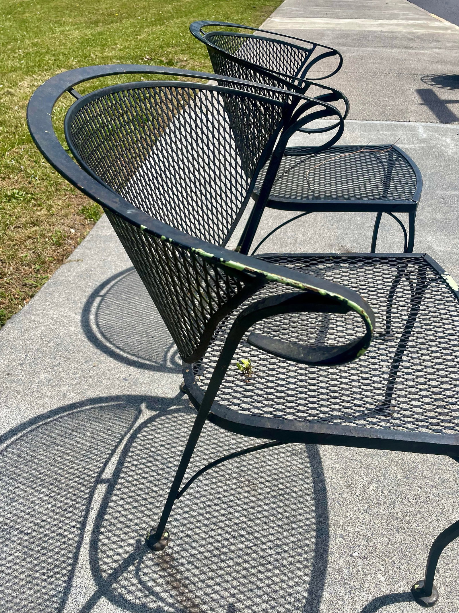 Mid 20th Century Wrought Iron Russell Woodard Pinecrest Barrel Back Mesh Pair of Chairs - 5