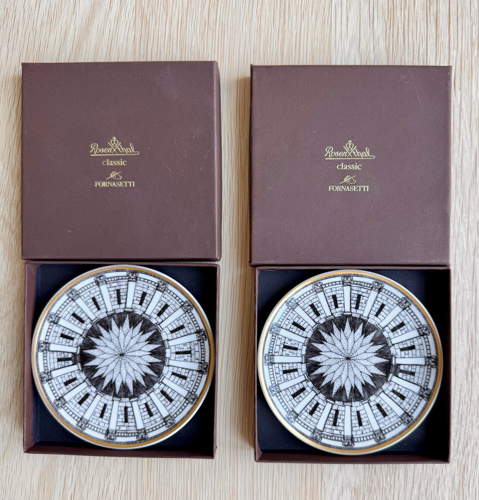 Late 20th Century Rosenthal Fornasetti Palladiana Porcelain Coasters / Dishes With Gold Trim – - 3