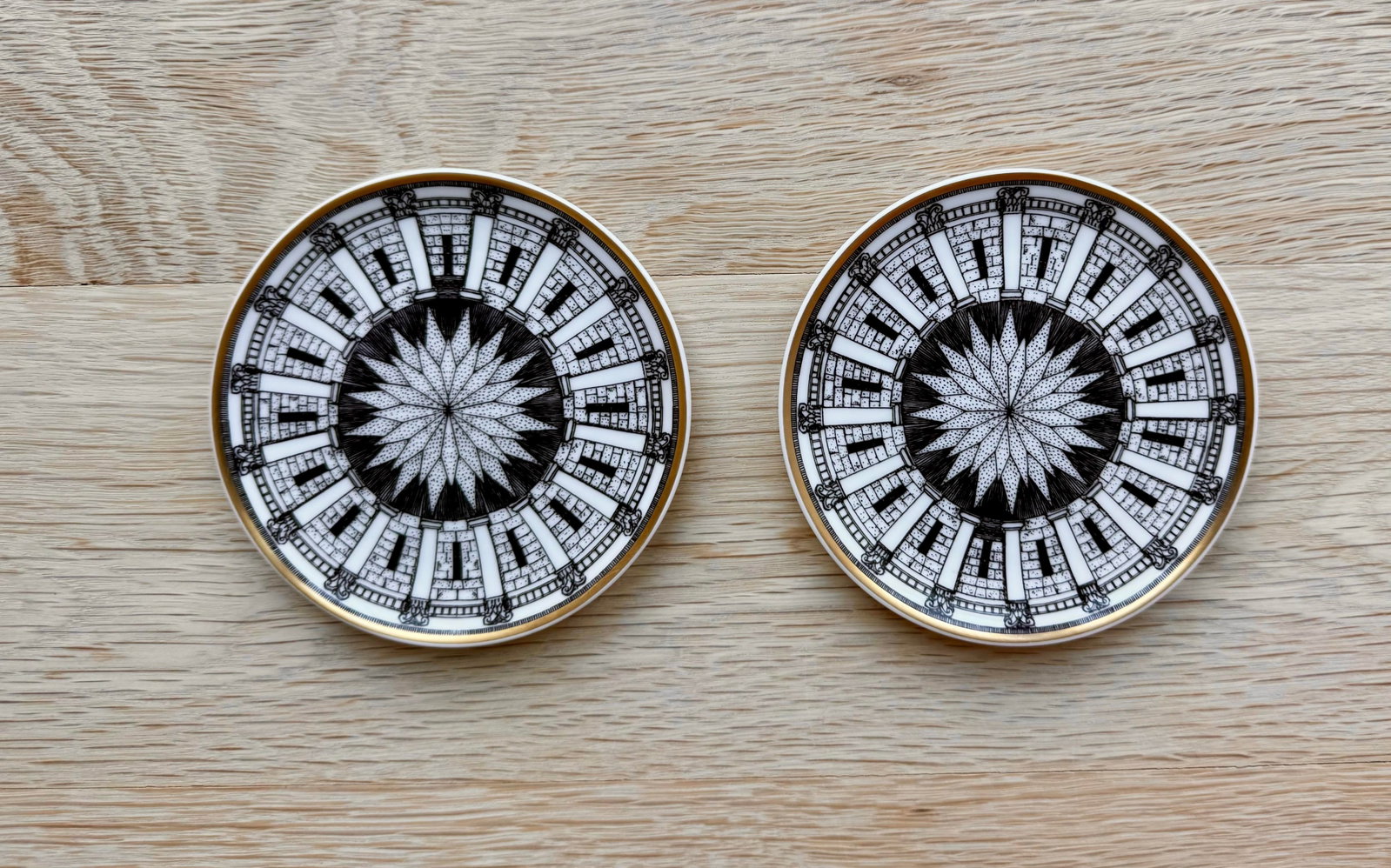 Late 20th Century Rosenthal Fornasetti Palladiana Porcelain Coasters / Dishes With Gold Trim – - 6