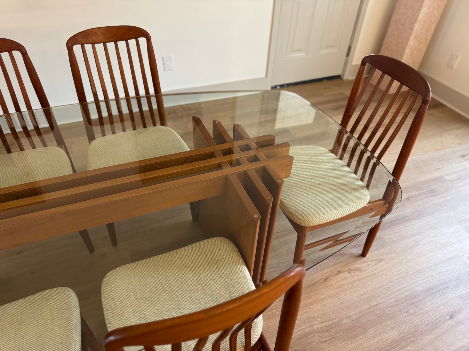 1960s Mid-Century Modern 'Benny Linden' Dining Room Table With Six Chairs - 6