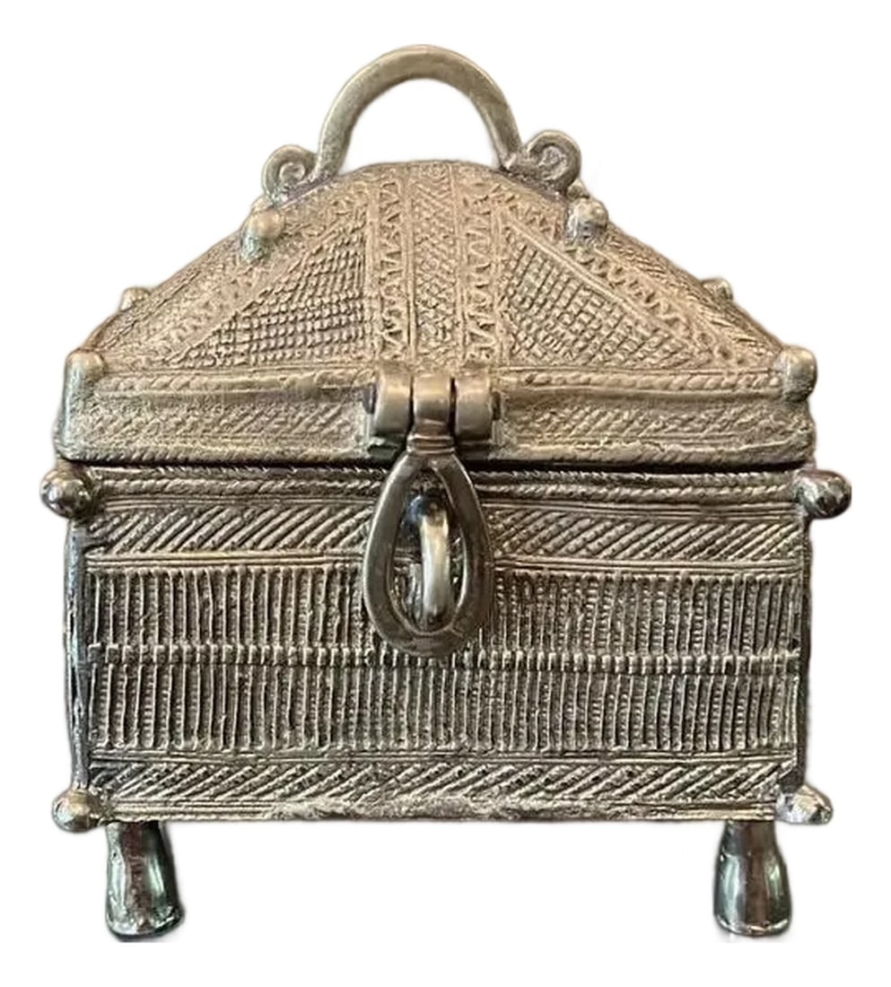 Antique Dokra Brass Treasure Trinket Box: This brass money box is from the Dhokra Damar tribes of Orissa in North East India. This style of Dhokra work dates to the late 19th & early 20th centuries. These caskets would have been used daily by