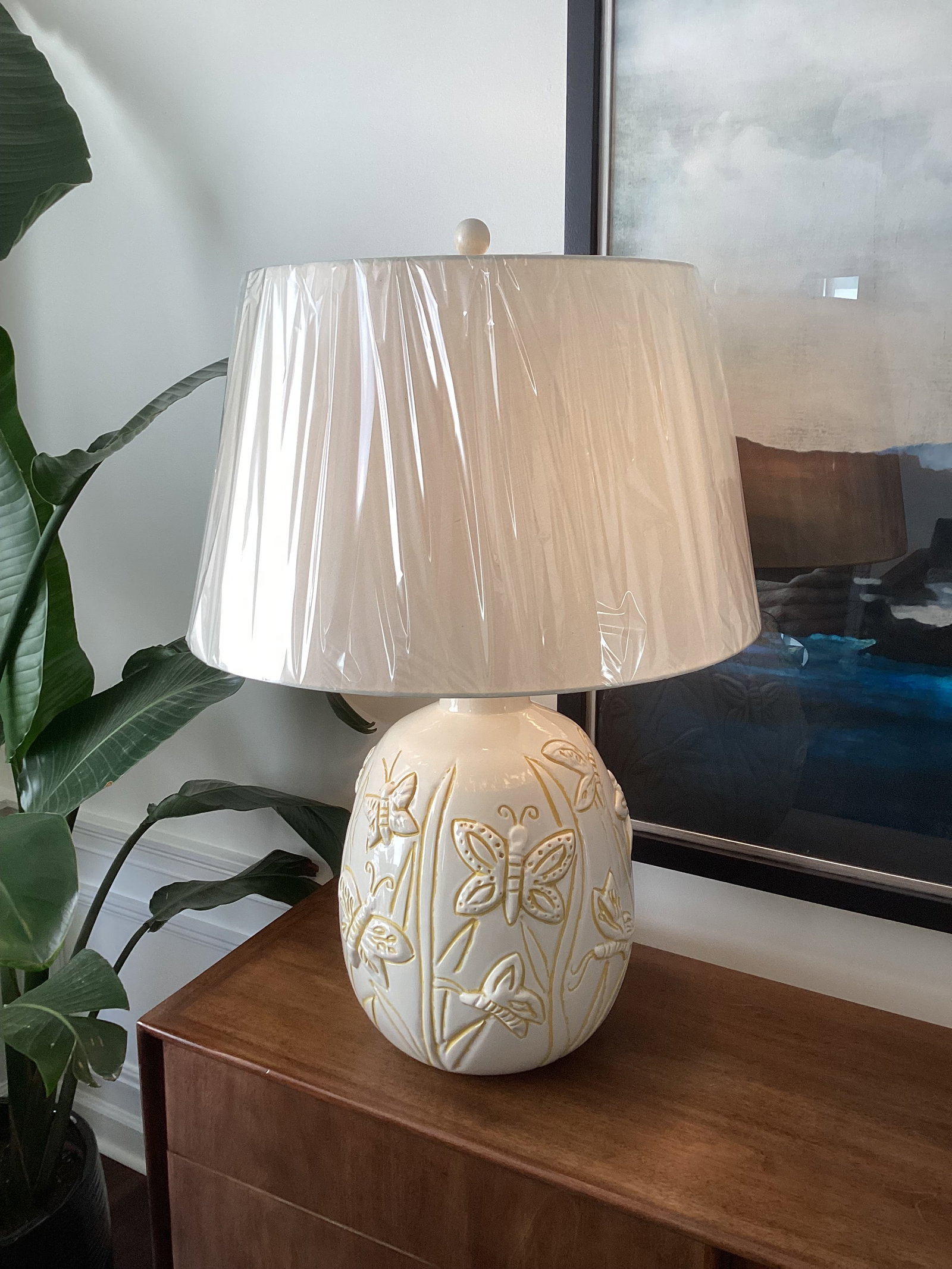 Large Vintage Ivory Ceramic Butterfly Relief Table Lamp – Rewired With New Shade - 3